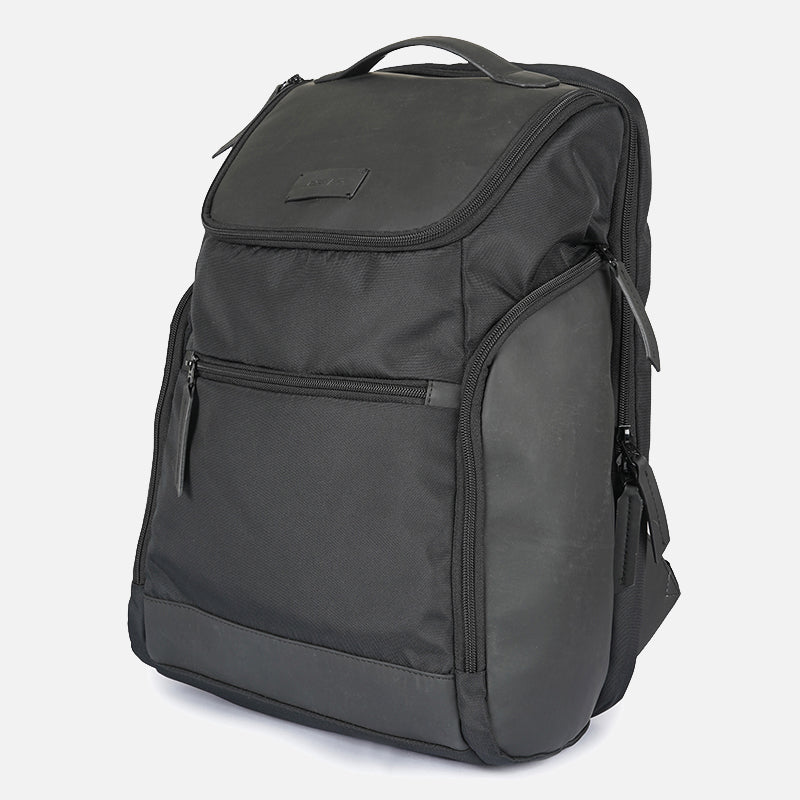 TECHIE TRAVELER BACKPACK