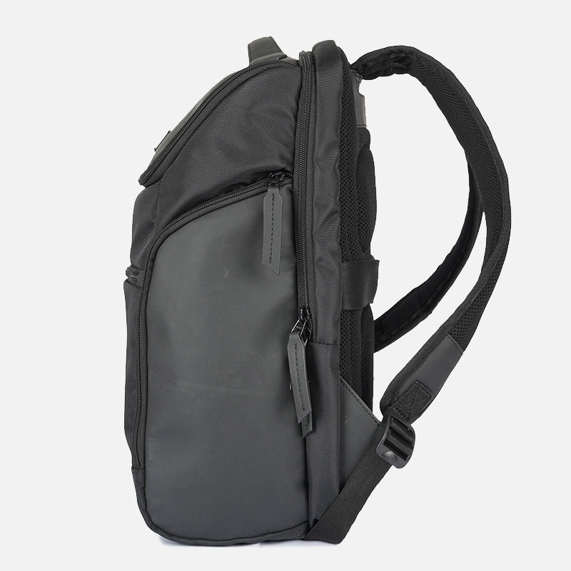 TECHIE TRAVELER BACKPACK